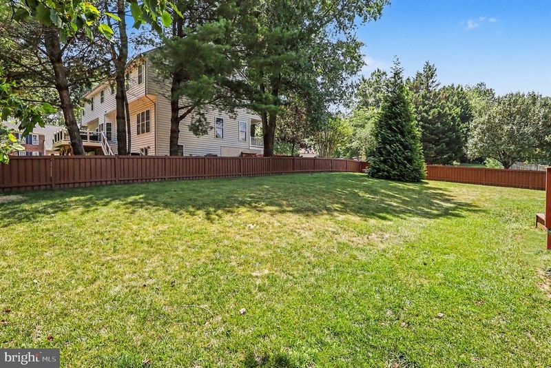 8019 Oak Bridge Ln, Fairfax Station, VA 22039