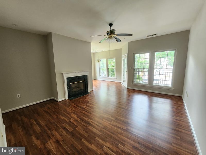 4137 Fountainside Ln #103, Fairfax, VA 22030