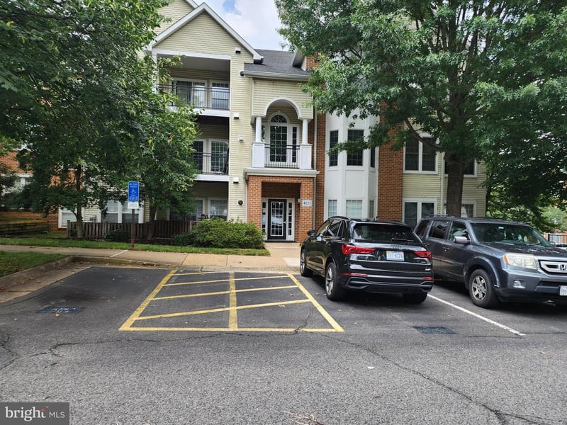 4137 Fountainside Ln #103, Fairfax, VA 22030