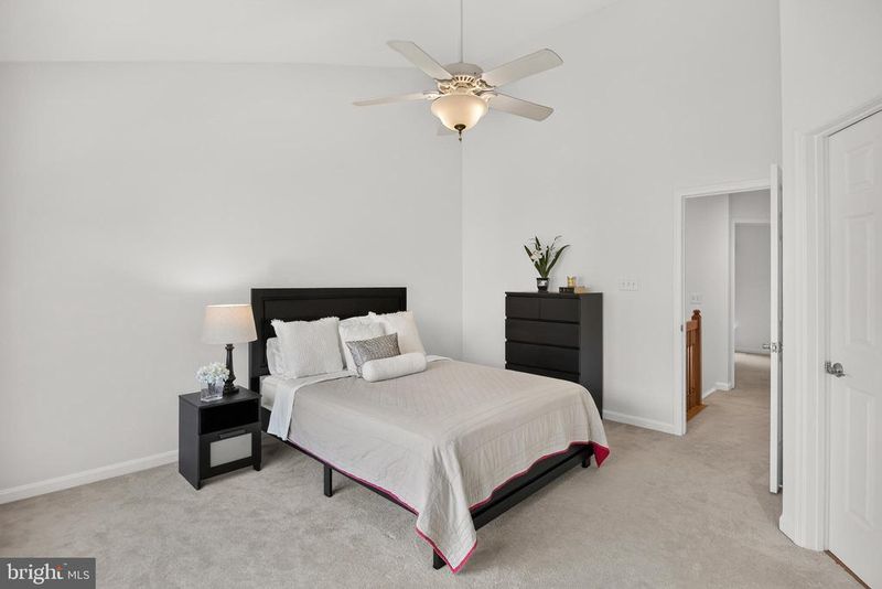 45555 Whitcomb Sq, Sterling, VA 20166