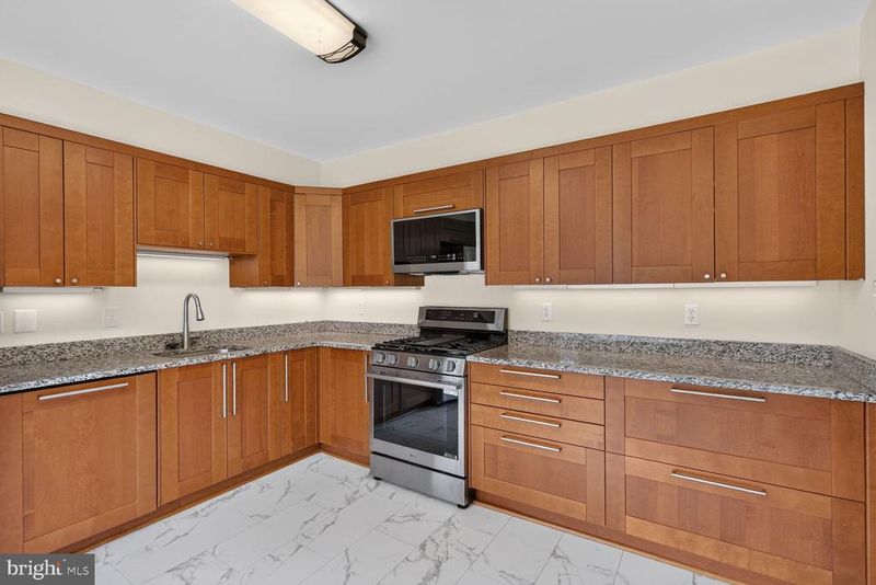 7204 Gentian Ct, Springfield, VA 22152