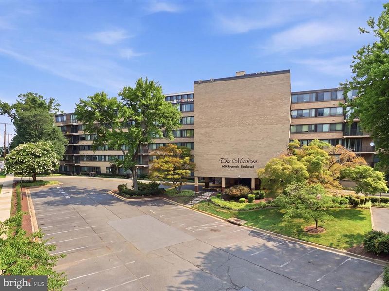 600 Roosevelt Blvd #317, Falls Church, VA 22044