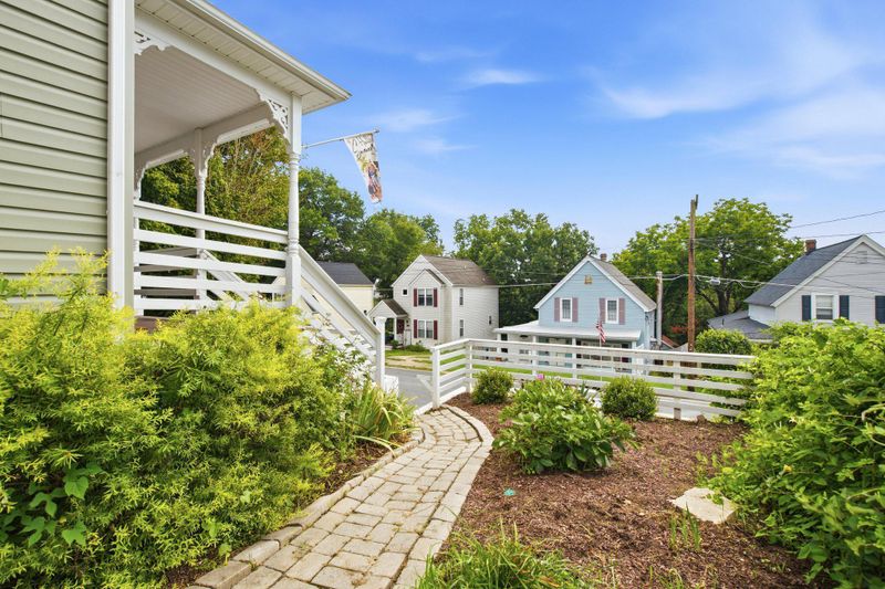 811 E B St, Brunswick, MD 21716