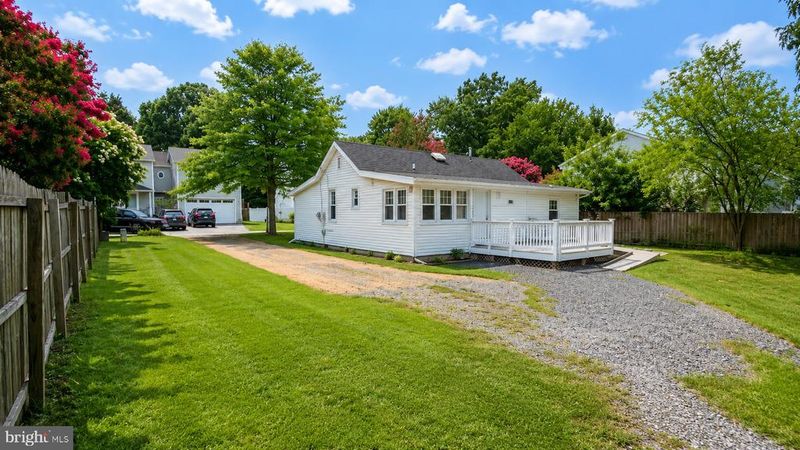 1314 Pine St, Shady Side, MD 20764