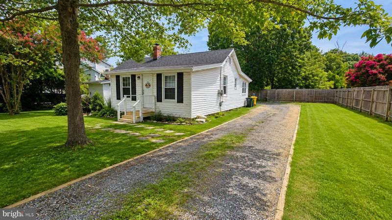 1314 Pine St, Shady Side, MD 20764