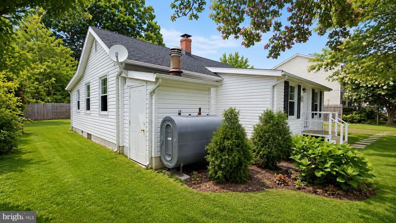 1314 Pine St, Shady Side, MD 20764
