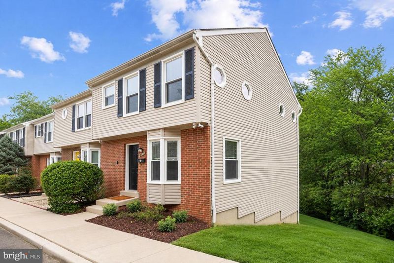 2213 S Pollard St, Arlington, VA 22204