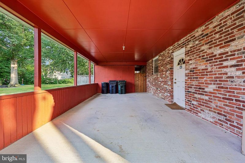 8808 Mcnair Dr, Alexandria, VA 22309