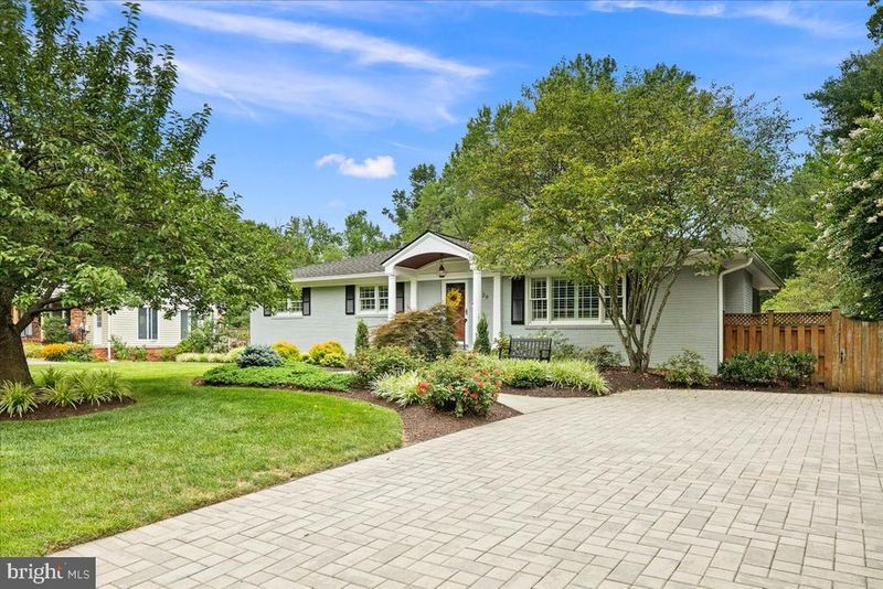 4429 Neptune Dr, Alexandria, VA 22309