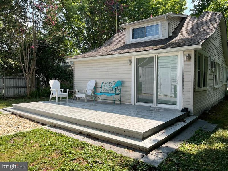 6002 Melbourne Ave, Deale, MD 20751