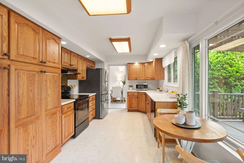 2244 Richelieu Dr, Vienna, VA 22182