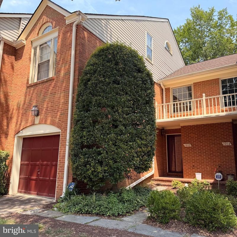 1916 Duffield Ln, Alexandria, VA 22307