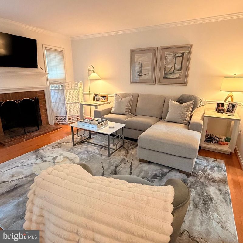 1916 Duffield Ln, Alexandria, VA 22307