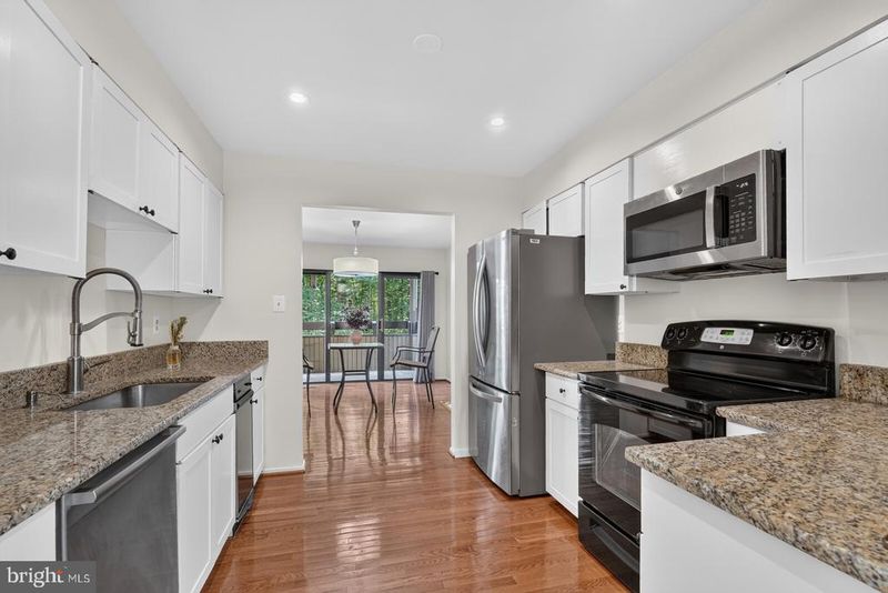 3174 Colchester Brook Ln, Fairfax, VA 22031