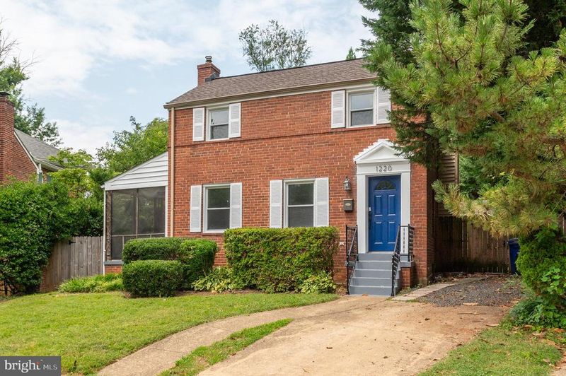 1220 N Livingston St, Arlington, VA 22205