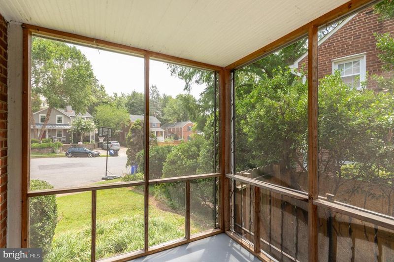 1220 N Livingston St, Arlington, VA 22205