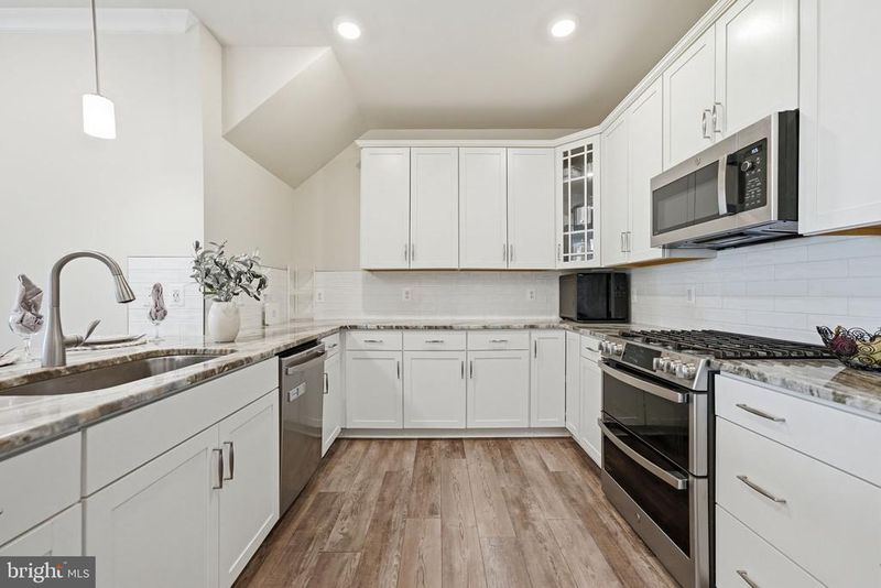 2303 Stephanie Tessa Ln, Woodbridge, VA 22191