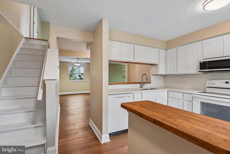 11706 Zebrawood Ct, Germantown, MD 20876