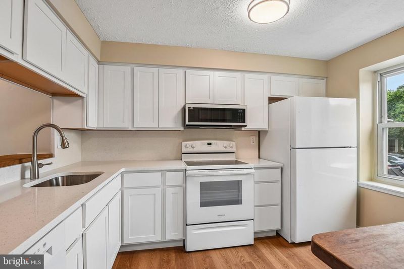 11706 Zebrawood Ct, Germantown, MD 20876