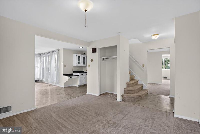 1327 S Queen St, Arlington, VA 22204