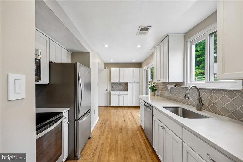 10417 Carlyn Ridge Rd, Damascus, MD 20872