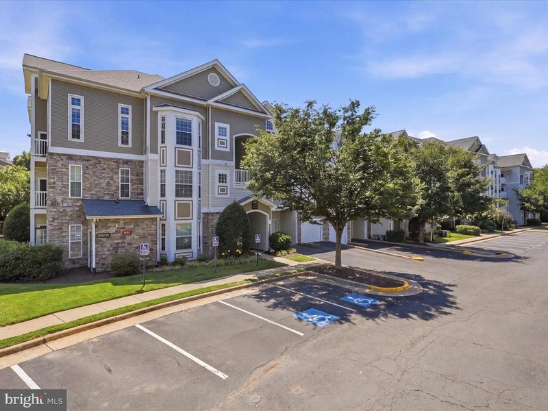 504 Sunset View Ter SE #301, Leesburg, VA 20175