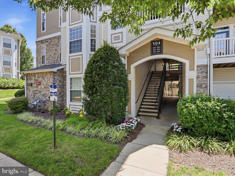 504 Sunset View Ter SE #301, Leesburg, VA 20175