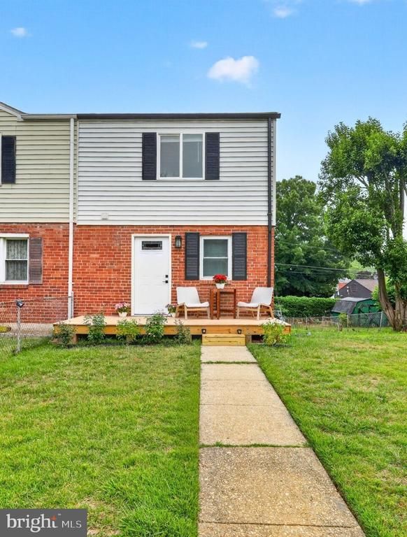 2218 Farrington Ave, Alexandria, VA 22303