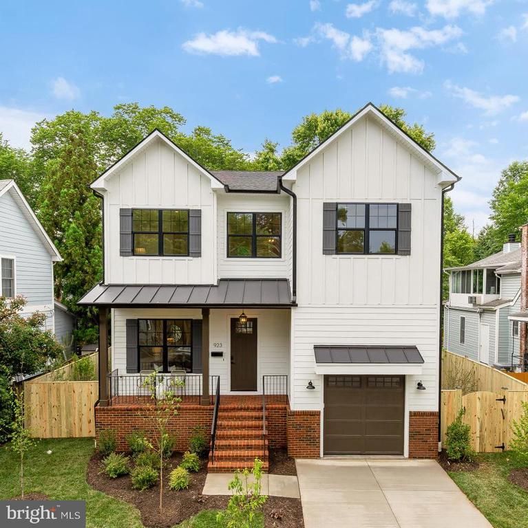 923 17th St S, Arlington, VA 22202