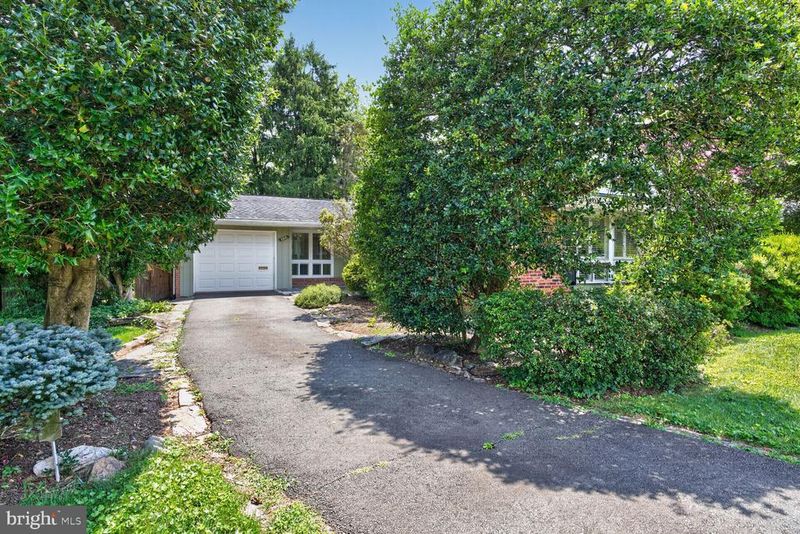 6841 Strata St, Mclean, VA 22101
