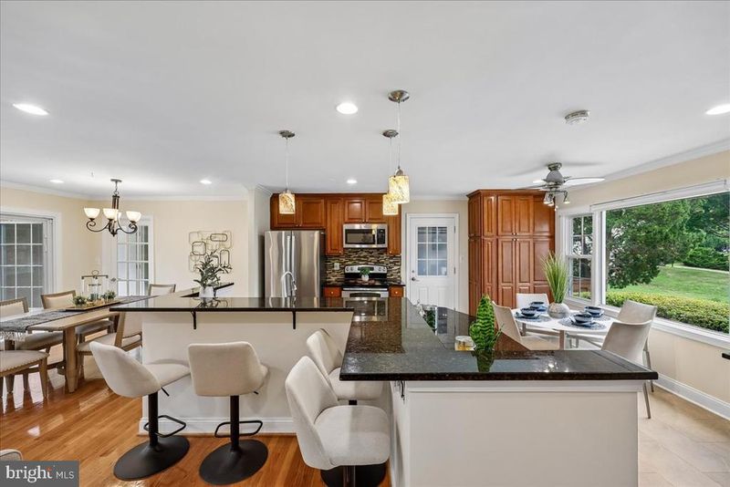 11 Lodge Pl, Rockville, MD 20850