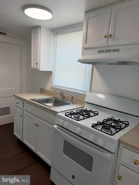 4024 Bradys Hill Rd, Triangle, VA 22172