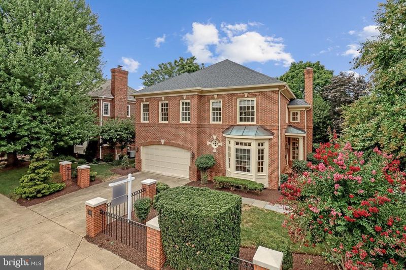 4831 26th St N, Arlington, VA 22207