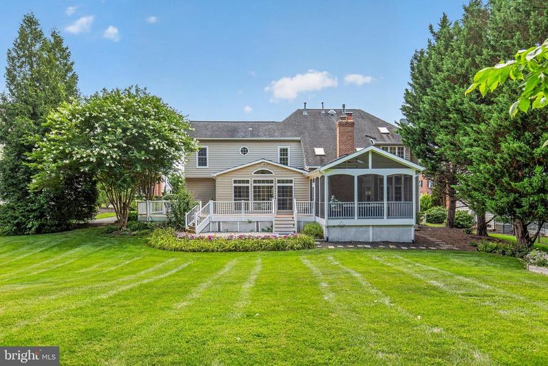 43292 Burke Dale St, Chantilly, VA 20152