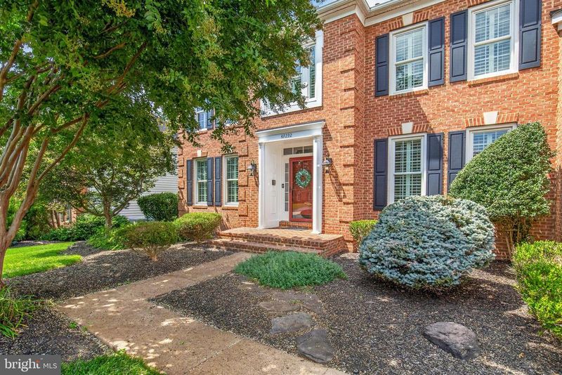 43292 Burke Dale St, Chantilly, VA 20152