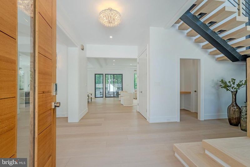 1434 Waggaman Cir, Mclean, VA 22101