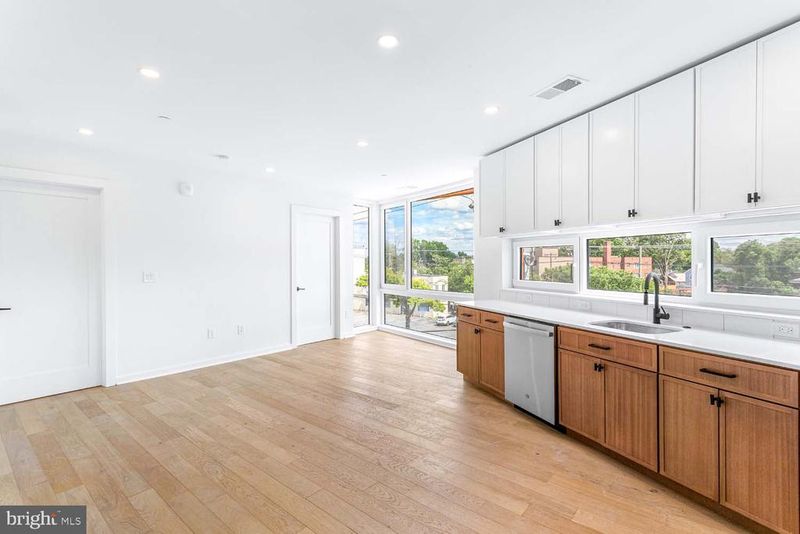1522 Rhode Island Ave NE #202, Washington, DC 20018