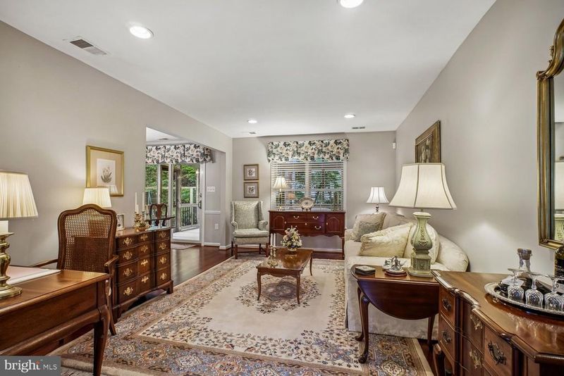5960 Ohara Landing Ct, Burke, VA 22015