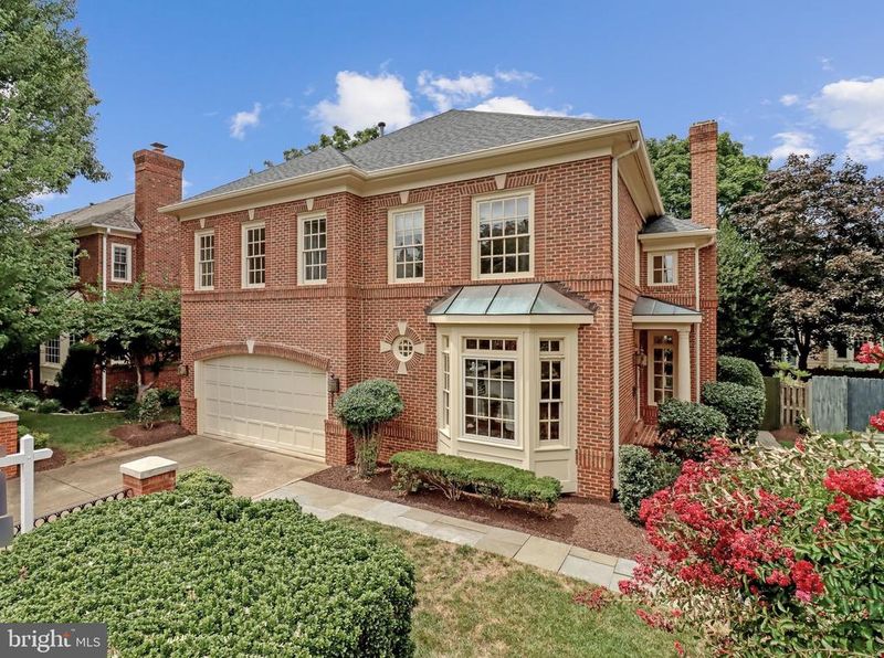 4831 26th St N, Arlington, VA 22207