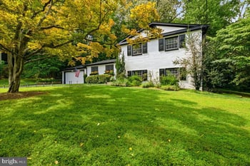 8906 Transue Dr, Bethesda, MD 20817