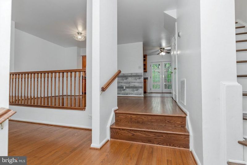 8207 Cedar Landing Ct, Alexandria, VA 22306