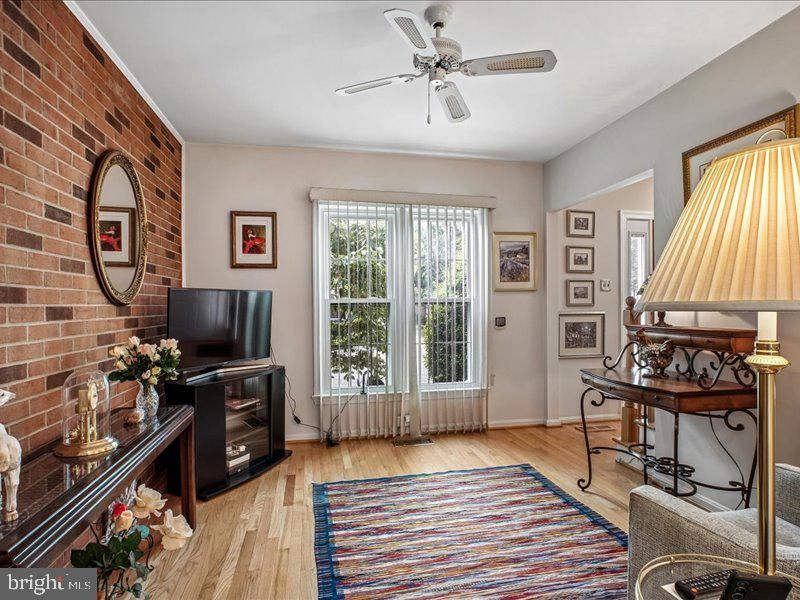 4113 Morin St, Alexandria, VA 22312