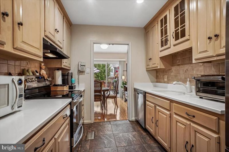 4113 Morin St, Alexandria, VA 22312