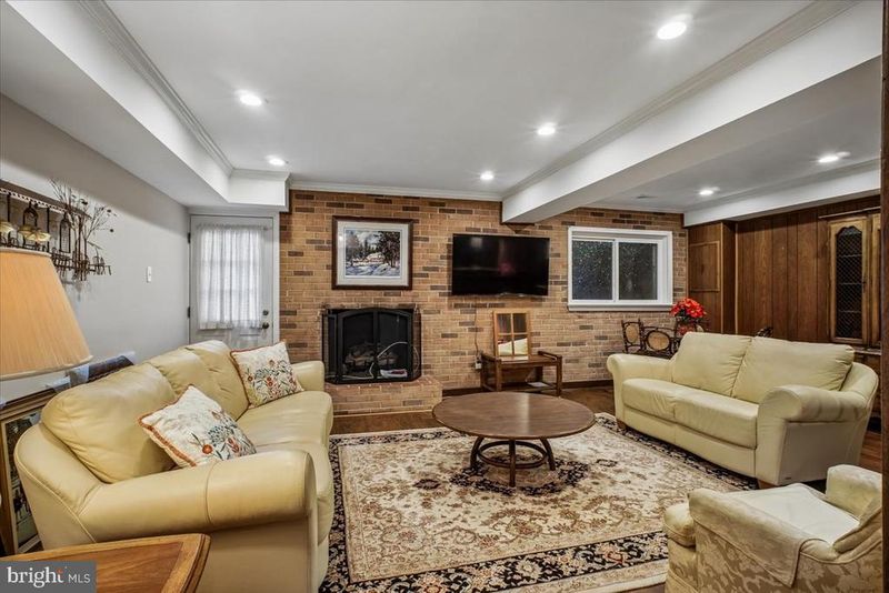 4113 Morin St, Alexandria, VA 22312