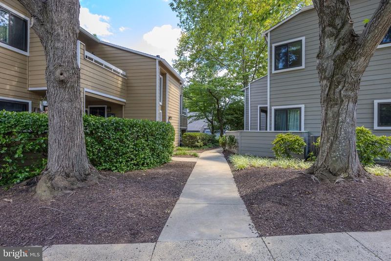 11017 Villaridge Ct, Reston, VA 20191