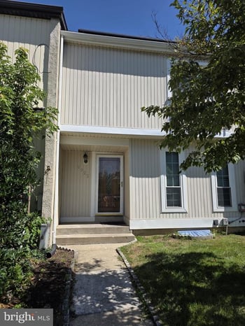 9921 Valley Park Dr #B-4, Damascus, MD 20872