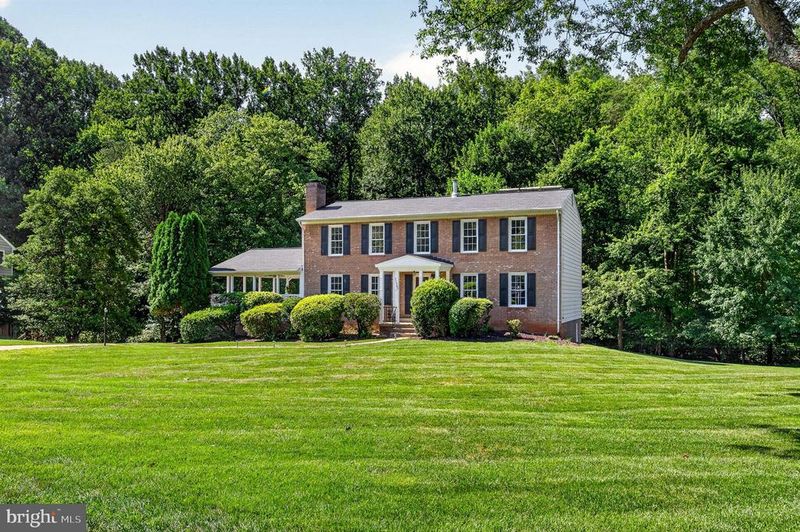11305 Hunt Farm Ln, Oakton, VA 22124
