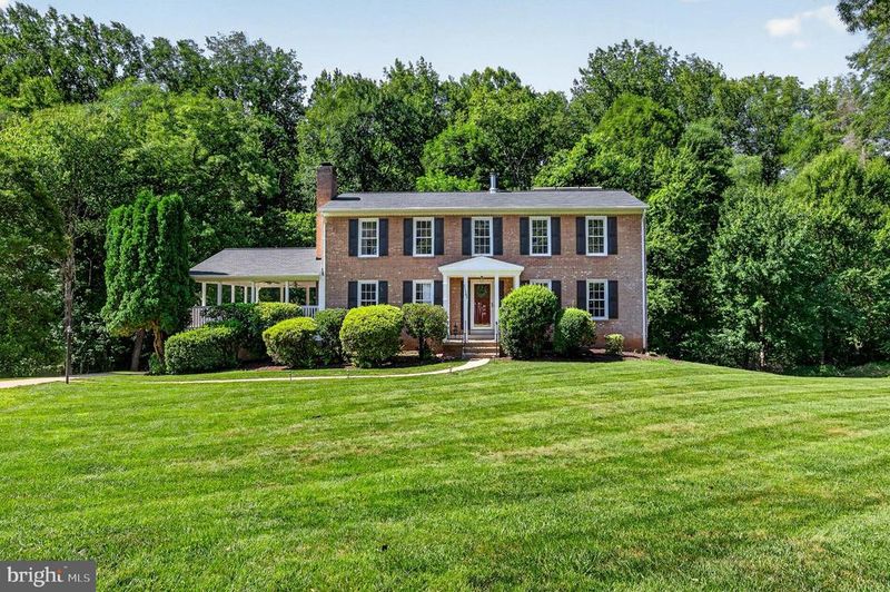 11305 Hunt Farm Ln, Oakton, VA 22124
