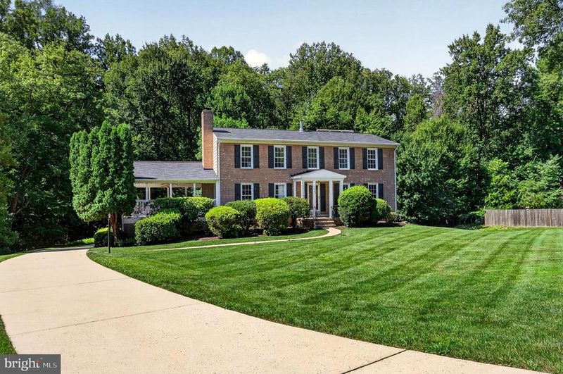 11305 Hunt Farm Ln, Oakton, VA 22124