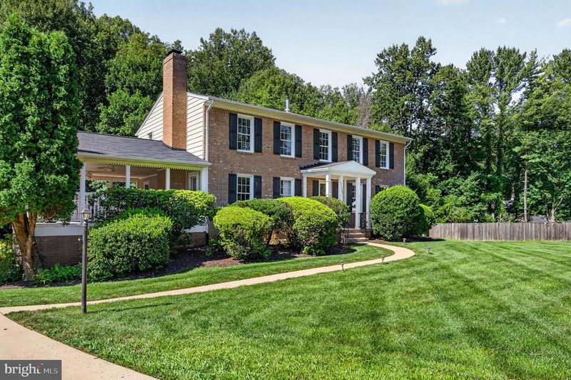 11305 Hunt Farm Ln, Oakton, VA 22124